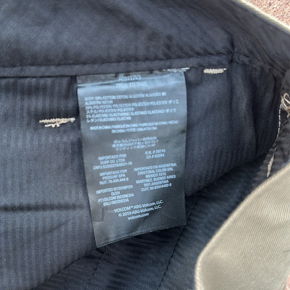 Volcom tan shorts - Picture 3 of 5